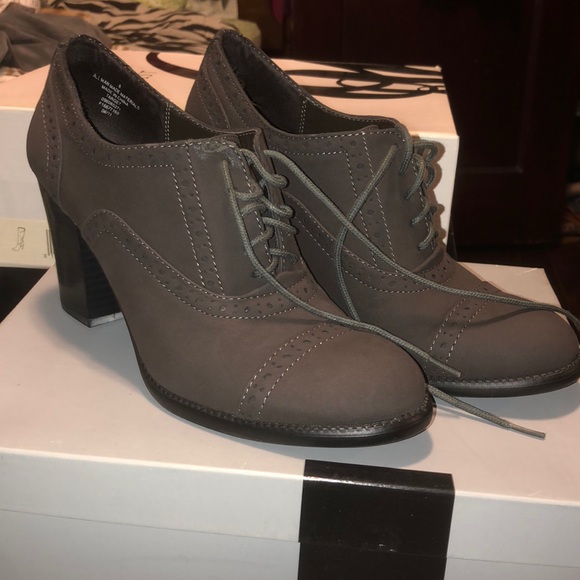 Heels - Picture 2 of 6